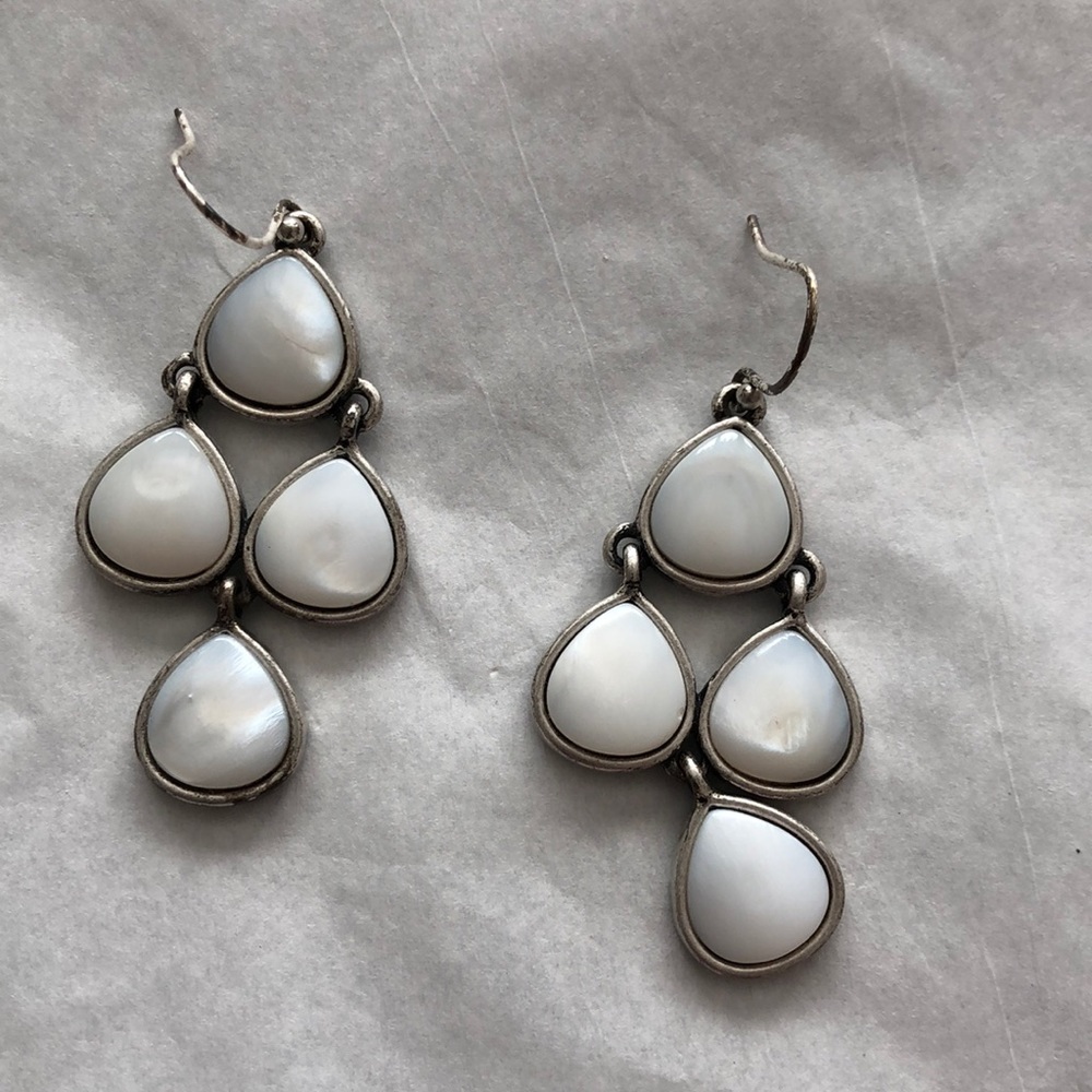 Earrings pearl white!